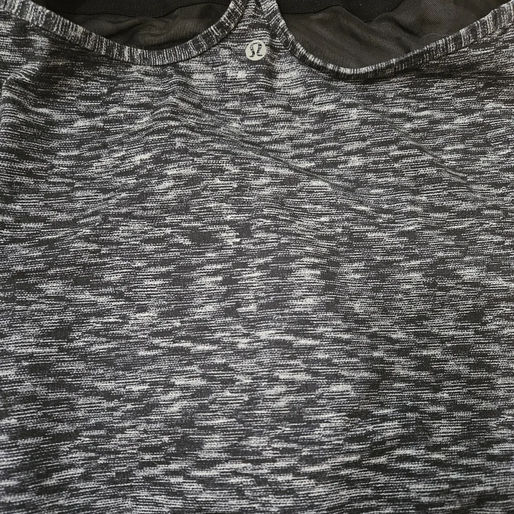 Lululemon Swiftly Tech Short Sleeve 2.0, size 8, leggins and tank - Picture 3 of 4